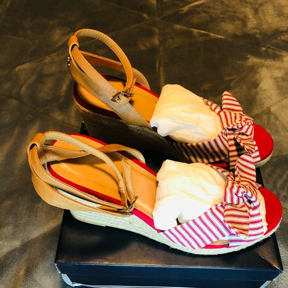 Striped Red Sandals with Bow - Picture 3 of 3